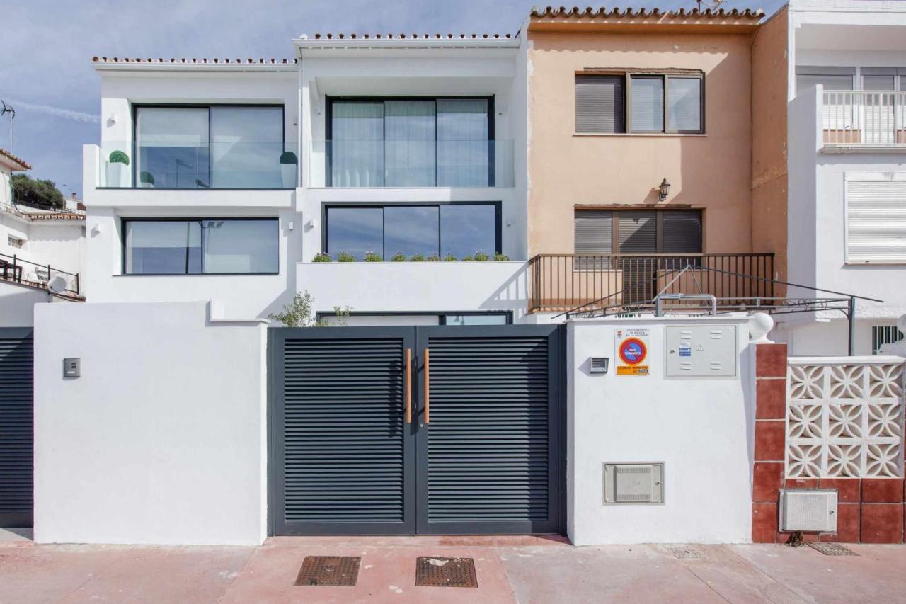 Rincon Del Mar Watch Waves Roll In From The Lavenderfringed Balcony Villa Rincón de la Victoria Exterior foto